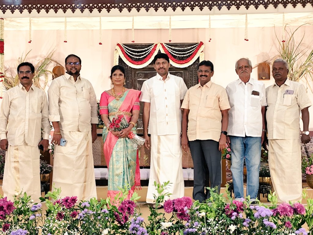 nkarthikexmla's tweet photo. *24-6-2026,புதன்கிழமை மாலை,*
*ஈச்சனாரி செல்வம் மஹாலில் நடைபெற்ற,*
*கோவை மாவட்ட முதன்மை அரசு வழக்கறிஞர் வ. அருள்குமார் மனைவி சு. கோமதி அவர்களின் எழுதிங்கள் சீர்விழாவில்,*

*திமுக மாநில தீர்மானக் குழு செயலாளர் நா. கார்த்திக் ex.எம்எல்ஏ.,அவர்கள் கலந்து கொண்டு வாழ்த்தினார்.* https://t.co/jX9DPwNmn5