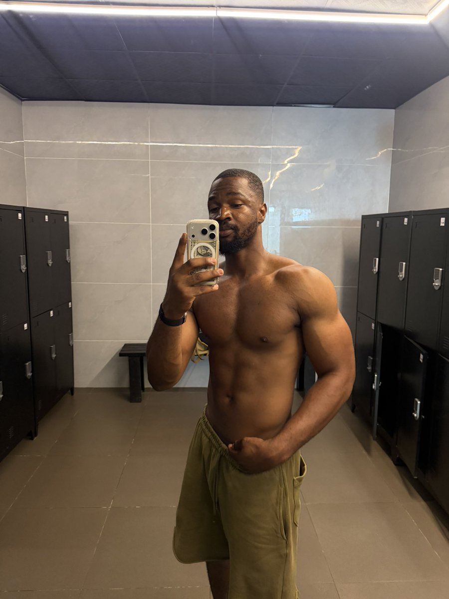 rsfunkie's tweet photo. No creatine.
No supplements.
Just showing up when I didn’t feel like it.
What’s your excuse? https://t.co/jg034FqJ8A