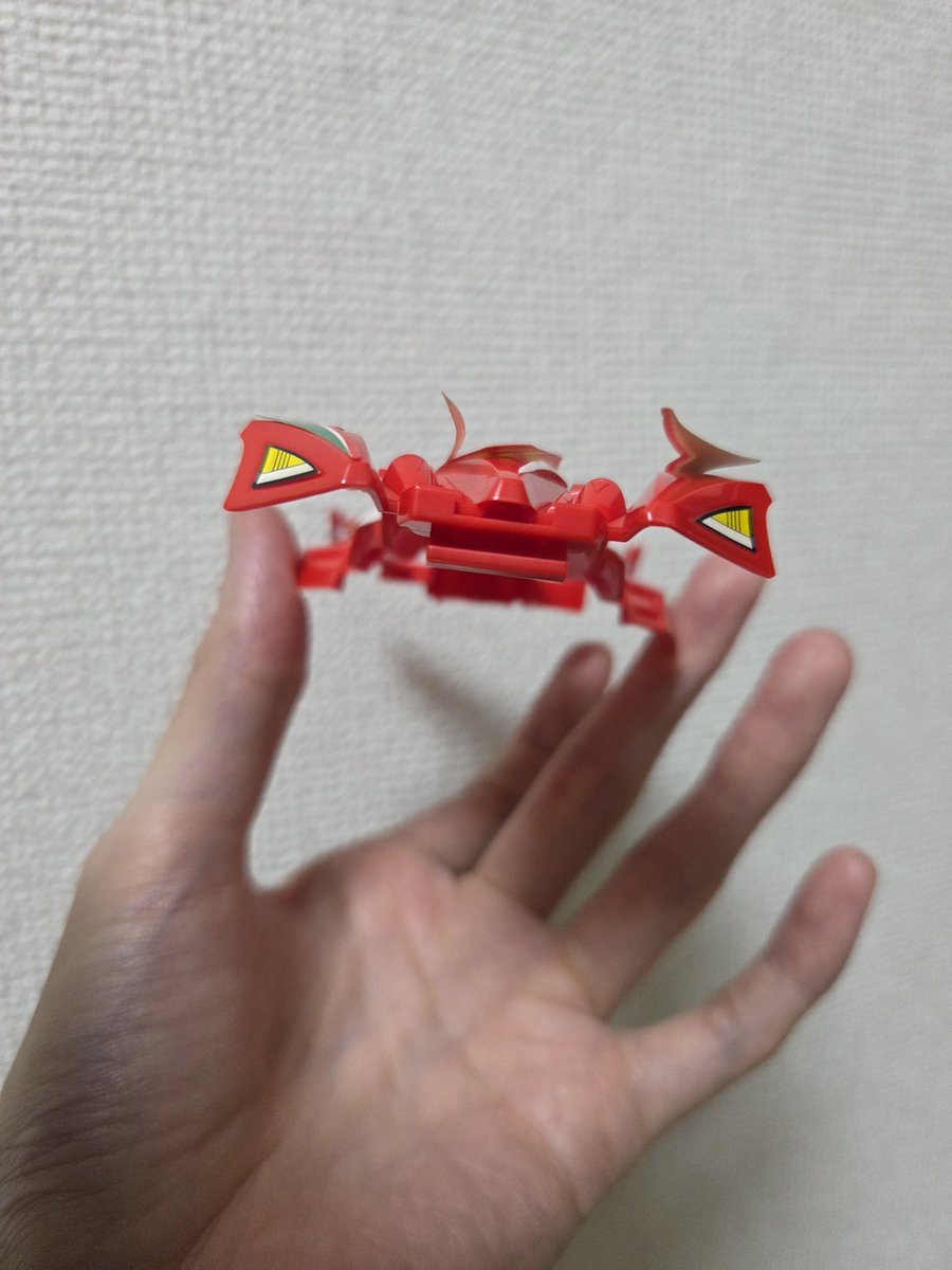 chomu49's tweet photo. 誰か助けてー🥹
うちにあるミニ四駆のステッカーがどんどん剥がれていくんだけど…🥹
細いステッカーとか細かい隙間が多かったりするから爪楊枝の先とかに接着剤つけて貼ればいいかなって思ってるんだけどなんかおすすめの接着剤ありませんか？🥹
三枚目潔すぎて笑ったんだけど😂(笑) https://t.co/d4RQtoqReJ