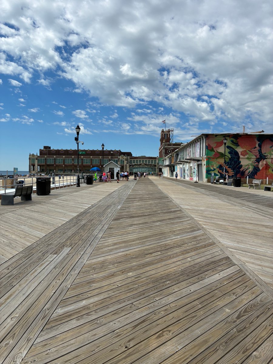 ruisi_l's tweet photo. 83 beautiful degrees slight breeze with a strong sun. The ocean is calmer than many lakes. Madam Marie who has been at the boardwalk for many years. 
#Brazil plays tonight!
#asburyparknj https://t.co/1O0HUGKCf9