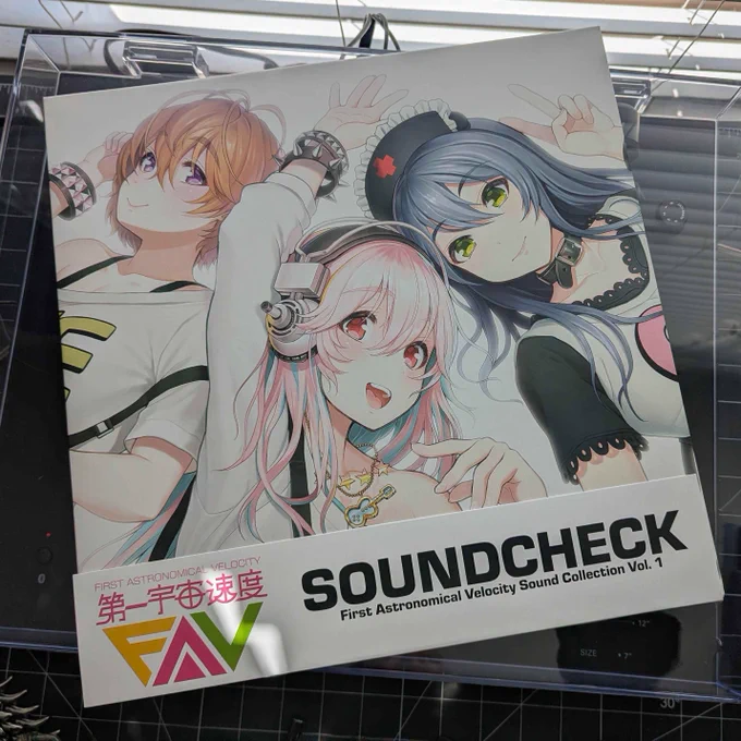 the cover of the vinyl. it features illustrations of (from left to right) watanuki fuuri, super sonico, and fujimi suzu on a white background.