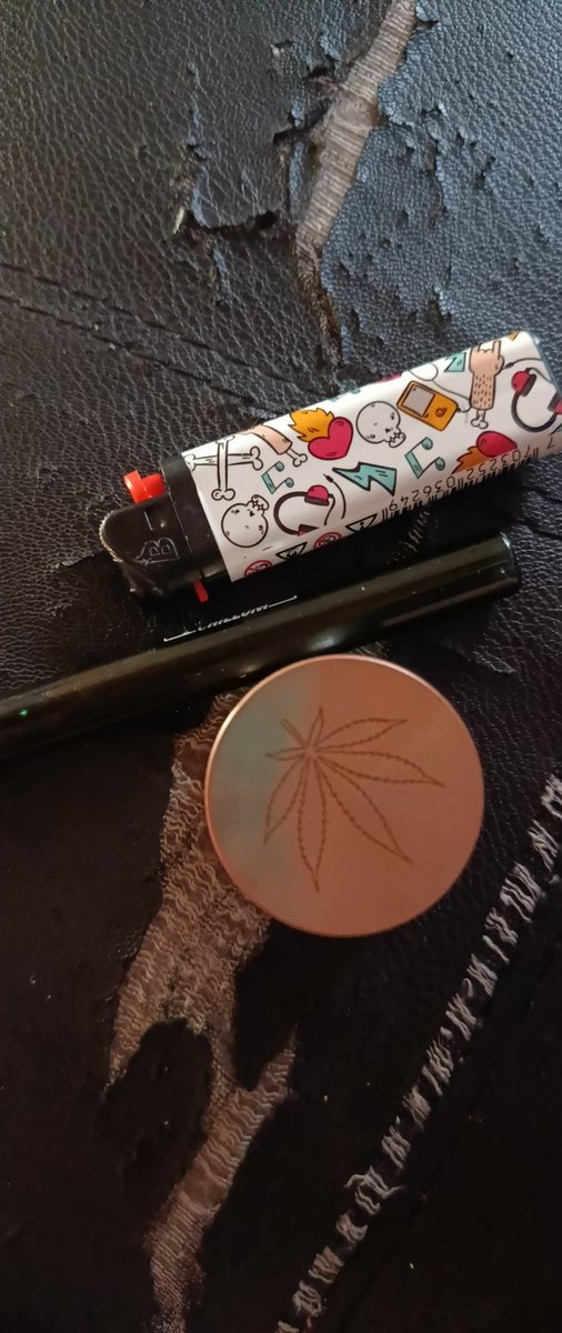 rayporro's tweet photo. me quedé sin contenido de porros así que ahora habrá contenido de pipas https://t.co/AdCUyK0Duv