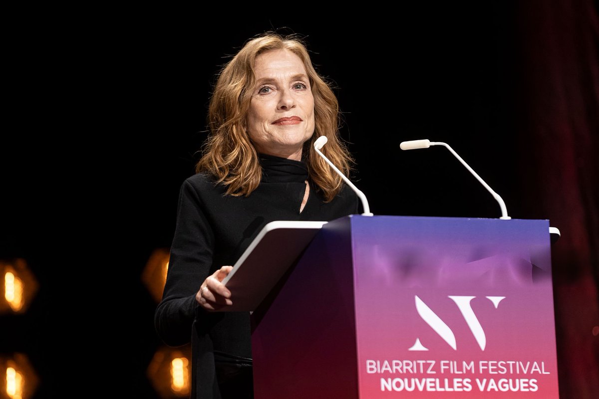 huppertisme's tweet photo. Isabelle Huppert was the guest of honor and recipient of the prestigious Prix d'Honneur at the 4th Nouvelles Vagues International Biarritz Film Festival in Biarritz, France, on June 23, 2026.👑 https://t.co/Ydz5SmniIe