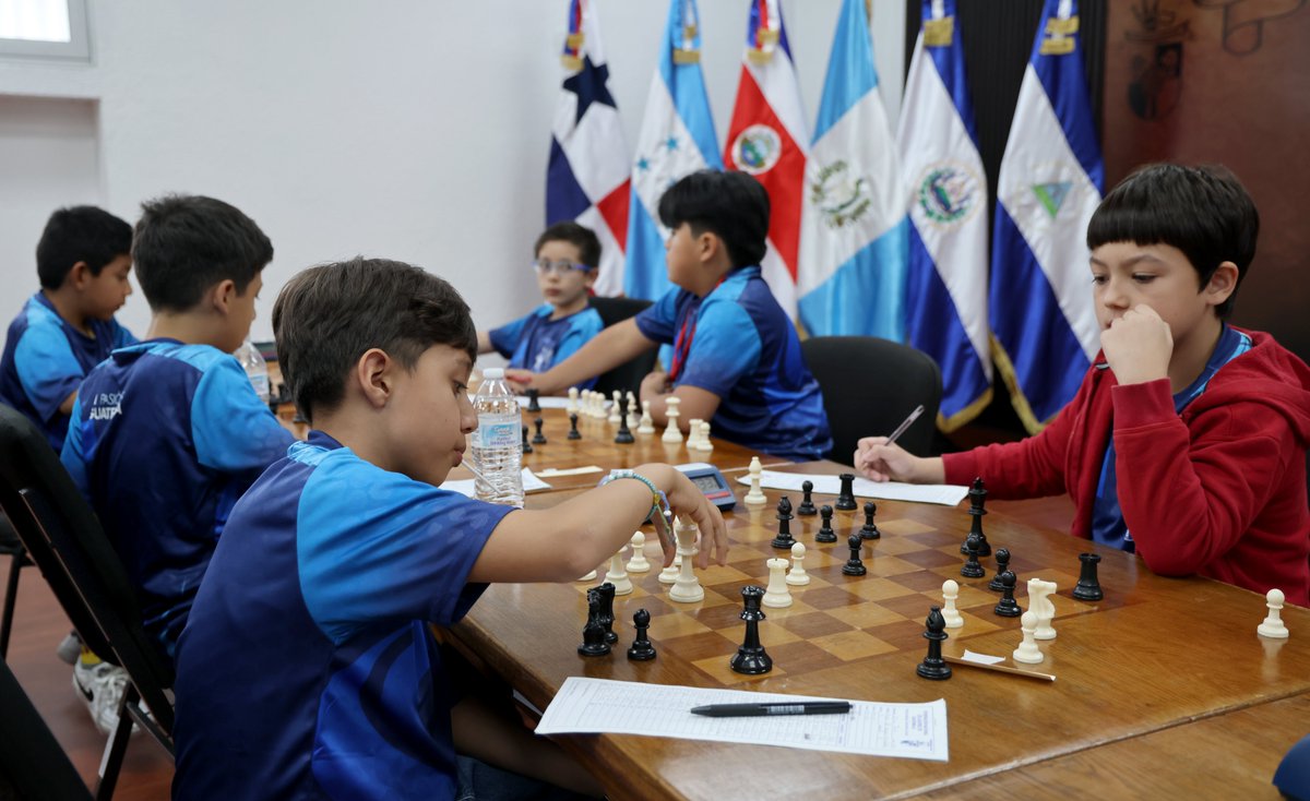 CDAG_Guatemala's tweet photo. 💙♟️📸 La estretegia estuvo de manifiesto en el primer día de competencias de los Juegos Deportivos Nacionales de Ajedrez. 🇬🇹

👉 Revive algunas de las mejores postales que nos dejó esta jornada en nuestra galería en Flickr ► https://t.co/lerCXCfOTx

#PasiónPorGuatemala https://t.co/0nWTcjFrsR