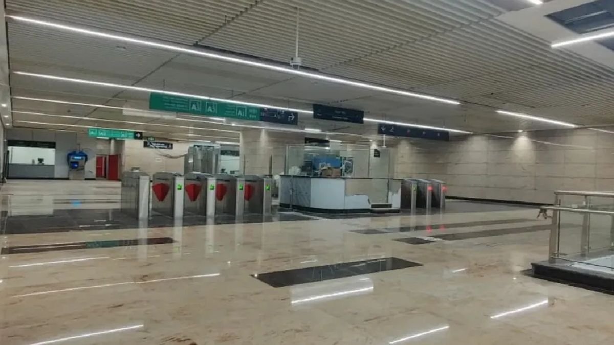 vg2769167's tweet photo. Mumbai metro                    New York 
(Aqua line)                              Subway  
     ☺️                                                 🤢 https://t.co/U1twyFCAki