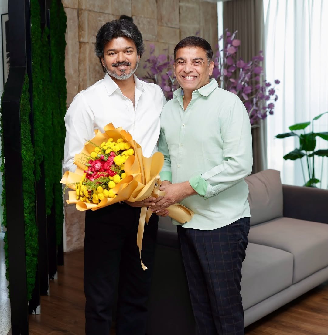 PrakazVijay_Of's tweet photo. 📸 | வாரிசு பட தயாரிப்பாளர் தில் ராஜ் அவர்கள் நமது அண்ணன் @TVKVijayHQ -வை சந்தித்தார் ! https://t.co/2an4mqpYy1