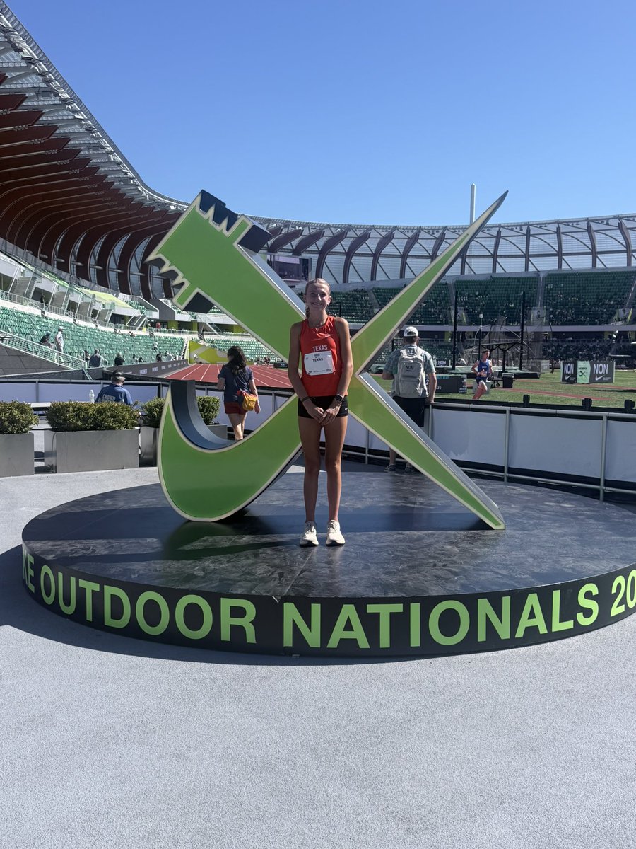 LadyEagleCC's tweet photo. Congratulations to Lady Eagle Presli Pool on finishing an incredible freshman season at Nike Outdoor Nationals with a PR in the 2 Mile w/ a 10:25.55 (3200=10:21.92) and a 1 Mile time of 4:48.96 (1600=4:47:28)!
Her future is exciting !!!
PURPLE PRIDE NEVER DIES!!!
👊🏽💜 https://t.co/EZIbB7SH6V