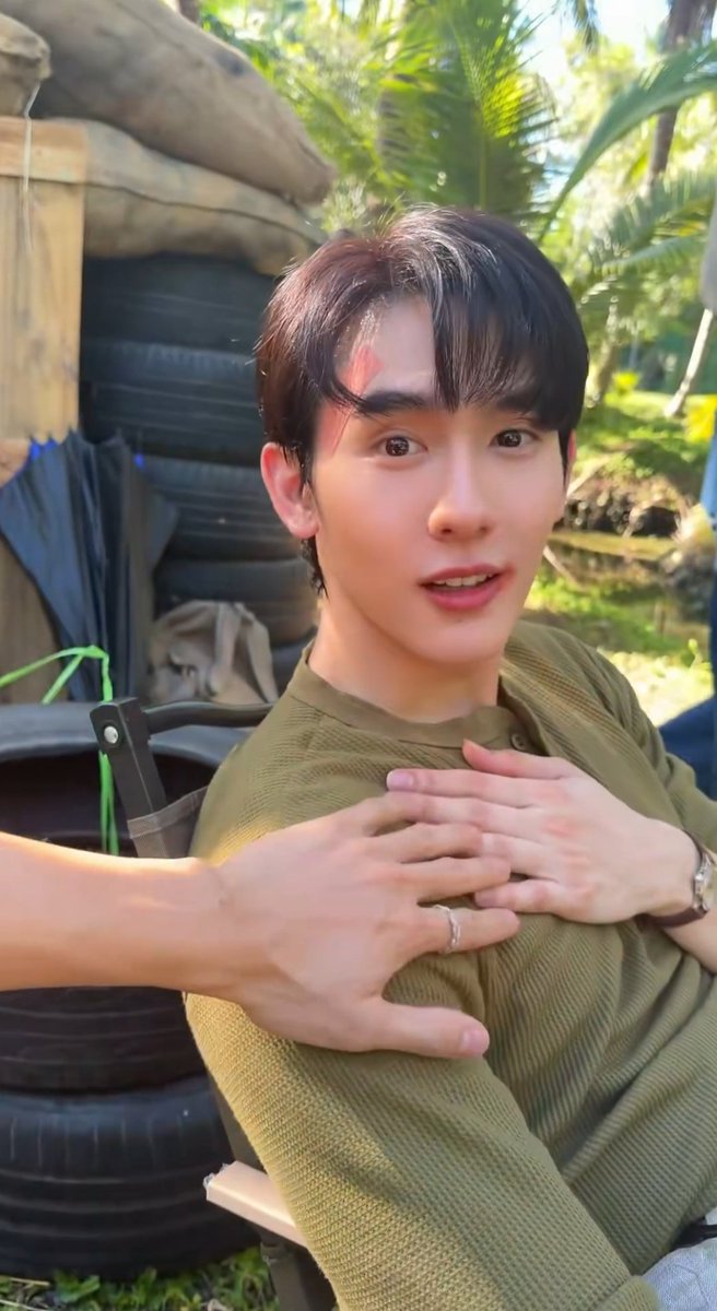 MaNguWah1618's tweet photo. น่ารักเกินนนนไป
HONGSEN KLOOKFOON Q9
#LoversAndGangsters
#ForceBook #fforce_ #kasibook #ฟอสบุ๊ค https://t.co/snqbYpIPQv