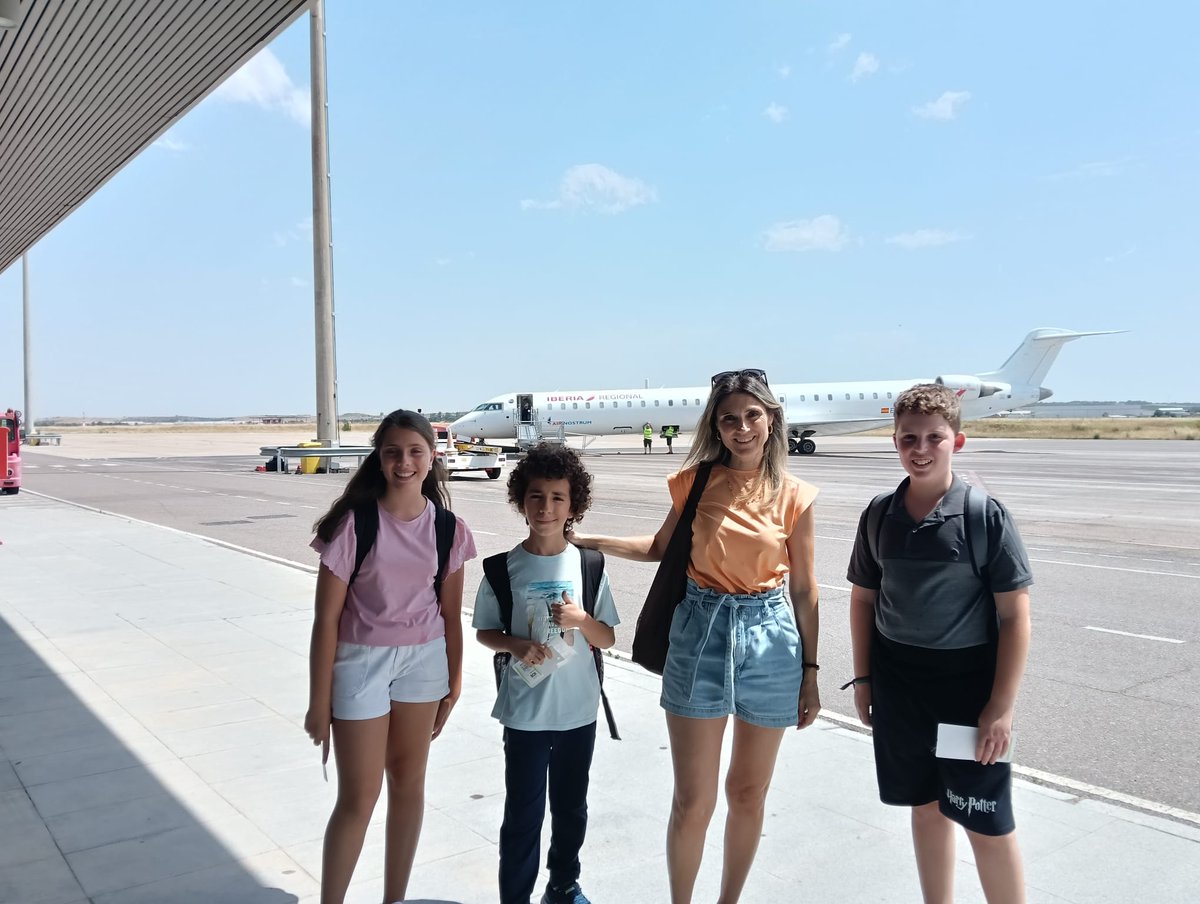SEEMVRProsper's tweet photo. ‼️Olimpiadas Matemáticas Nacionales 2026‼️

Ya están en camino nuestros representantes para las olimpiadas nacionales.

Junior y Juvenil: Lugo, 24- 27 de junio 

Alevín: Barcelona, 24- 27 de junio

‼️Esperamos que disfrutéis estos días. SUERTE 🍀 ‼️

#OlimpiadaMatExtremadura https://t.co/xkn51hLu5W