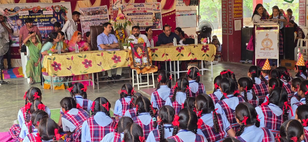 SDMWadhwan's tweet photo. આઈ.સી.ડી.એસ. (ICDS) ઓફિસર જેવા ઉચ્ચ અધિકારીઓની પ્રત્યક્ષ હાજરીથી બાળકો અને શિક્ષકોનો ઉત્સાહ જોવા મળ્યો સાથે સાથે વૃક્ષારોપણ પણ કરવામાં આવ્યું.
@Info_SNagar_GoG @CollectorSRN @InfoGujarat @revenuegujarat @JayantiRavi https://t.co/8gntqH0ZJF