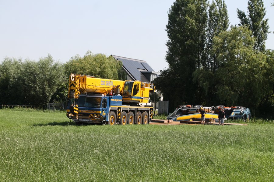 WestlandersNu's tweet photo. Betonwagen na vijf dagen geborgen https://t.co/IDzELbD3ti https://t.co/YGgJFosTEa