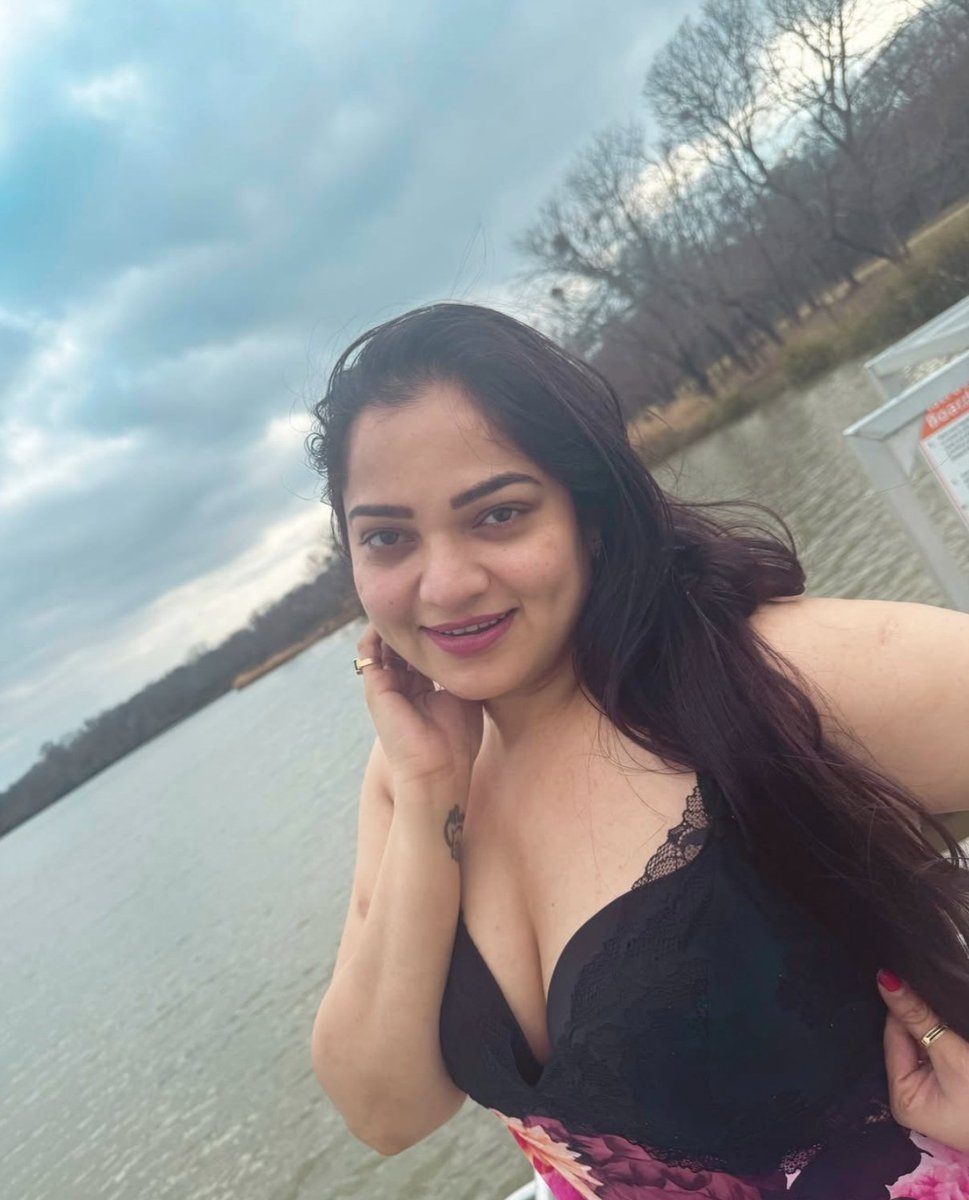 BujjuRavya's tweet photo. O my darlingooo😘🤩🥵
#aswinishree (Bigboss fame)
anthaa vunayee yentii Darling 🤤
🍈🍈🫣 https://t.co/A6MzZAsouh