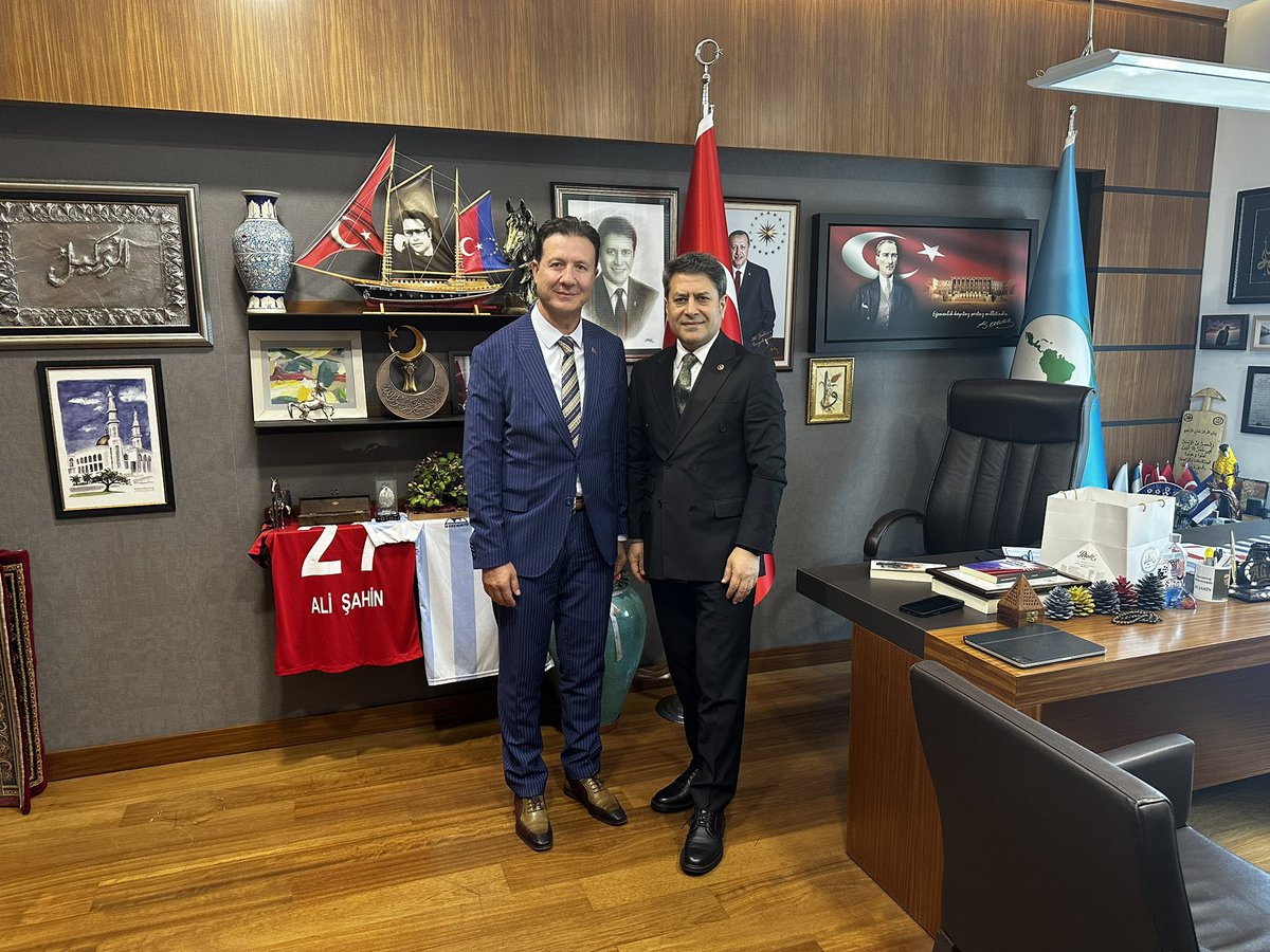 AliSahin501's tweet photo. Hayatta yollarınızın kesiştiği kimi insanlar birer lütf-u ilahidir. 

Öyle dostlar ağırladık bugün…

@Muammerkaradenz @OzbeyTan https://t.co/DIonJlfzh8