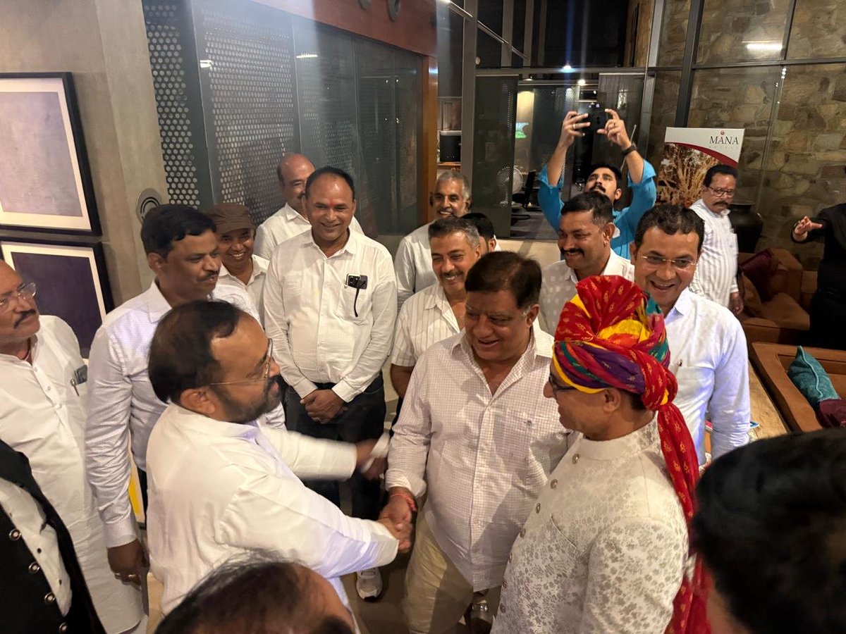 SanyamLodha66's tweet photo. माना रिजॉर्ट, रणकपुर में उद्योग संघ शिवगंज के सचिव श्री महेंद्र रावल भंदर के सुपुत्र के विवाह समारोह में भाग लेकर बधाई और शुभकामनाएं दी। समारोह में बाली विधायक पुष्पेंद्र सिंह राणावत जी से भी मिलना हुआ। 

नेतरा, सुमेरपुर में श्री सत्येंद्र सिंह जी राजपुरोहित के सुपुत्र के सगाई समारोह में भाग लेकर बधाई और शुभकामनाएं दी।

@INCRajasthan
