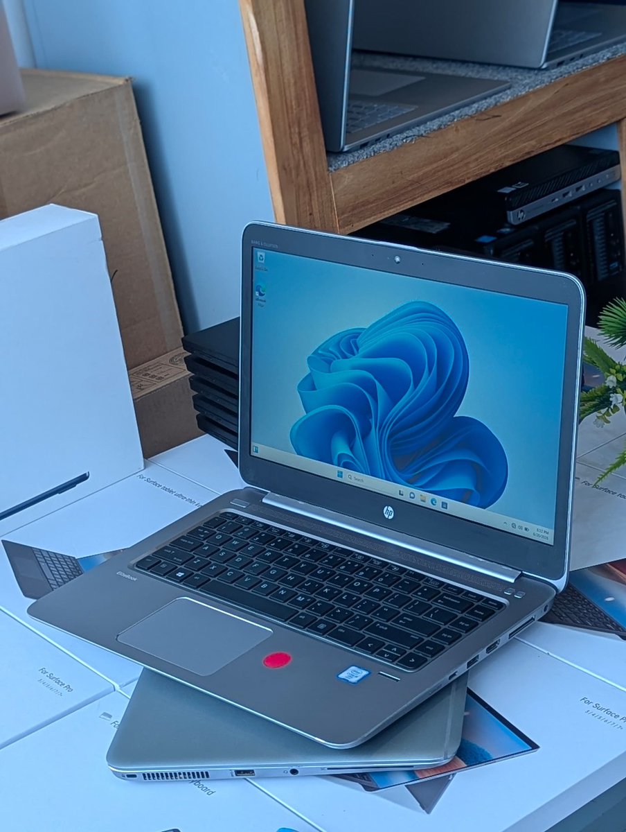 samsiria's tweet photo. HP ELITEBOOK 1040 G3 
CORE i5
6th GENERATION PROCESSOR 
4 CPUs PC
Speed up to 2.6Ghz with intel turbo boost technology
RAM 8GB
SSD 256GB
DISPLAY SIZE 14 INCHES
FULL HD DISPLAY 
RESOLUTION 1080p
KEYBOARD BACKLIGHT 

Tsh 600,000/=
Touchscreen 650,000/= https://t.co/DybixvcESL