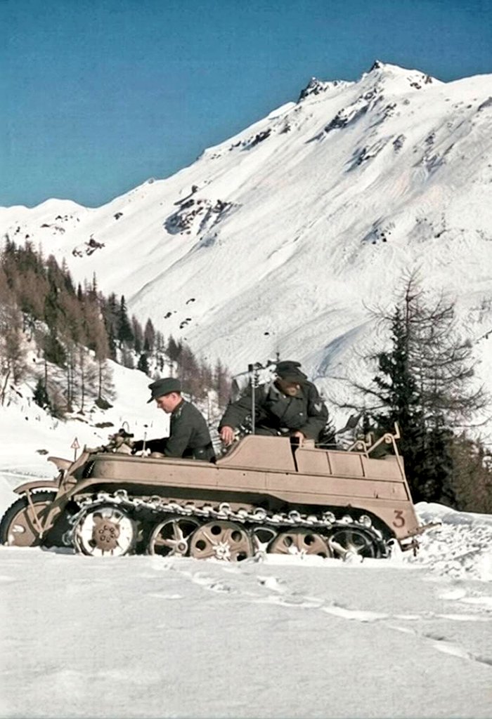 AlexAftermarket's tweet photo. NSU Kettenkrad HK 101 (Sd.Kfz.2). Real colour photos. https://t.co/m77mynFXVM