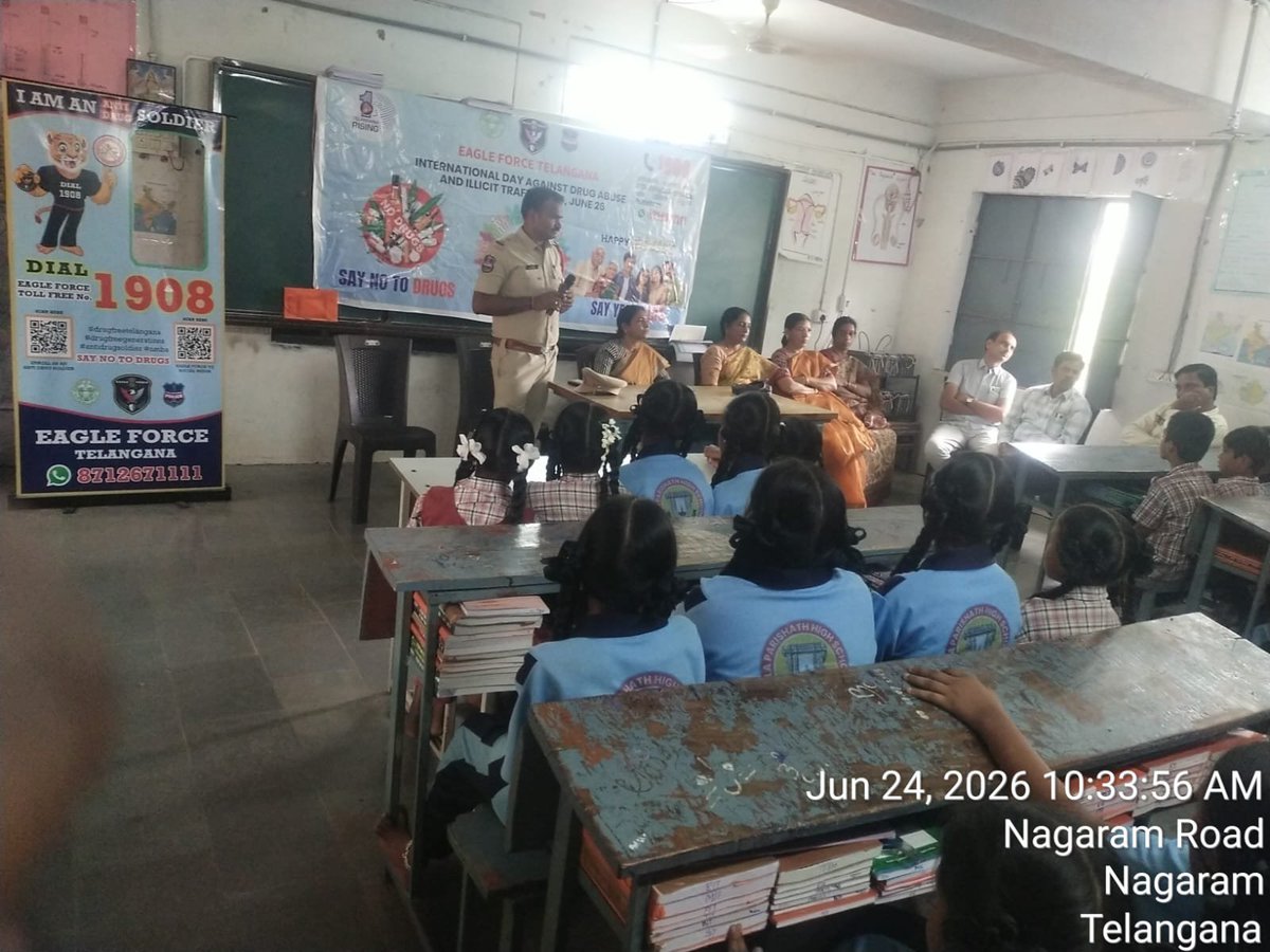 shohasanparthy's tweet photo. Ahead of Int'l Day Against Drug Abuse, Hasanparthy Police conducted a powerful awareness drive at ZPHS Nagaram.
Inspector A. Mahendar &amp; SI Govardhan inspired students to become 'Anti-Drug Soldiers' and lead the fight for a drug-free society. @cpwarangal @TelanganaDGP https://t.co/0c7qhQCtF5
