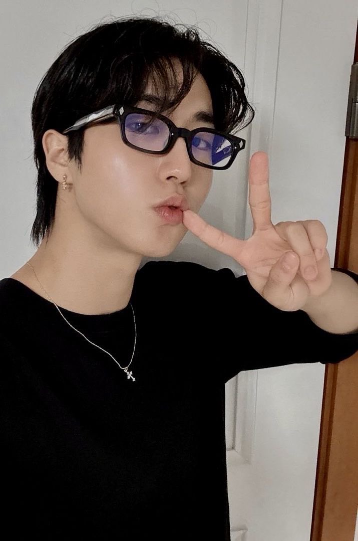 venomyeay's tweet photo. Kali ini sama orang yang bikin oleng pas nonton MV Run It 
#StaySelcaDay #StayBeautiful #SSD #StrayKids #SKZ #HanJisung #한 #스트레이키즈 @Stray_Kids https://t.co/ok7MbEU3Zn
