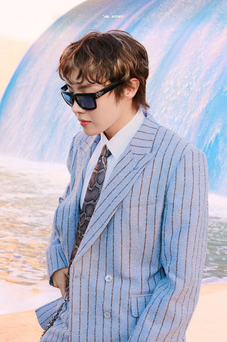 jhopeworldug's tweet photo. J-hope attended the Louis Vuitton Mens SS 27 fashion show in Paris. He looks so good. 

FACE OF LOUIS VUITTON J-HOPE 
FASHION MVP J-HOPE RETURNS
J-HOPE J-HOPE J-HOPE 
#jhope #jhopexLouisVuitton #LouisVuitton #jhopexLVMenSS27 #LVMenSS27 @LouisVuitton https://t.co/mMKOUbt5Io