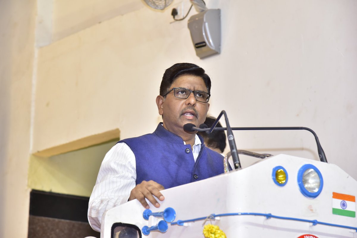 drmgtl's tweet photo. Guntakal Division today celebrated the 69th Railway Week Celebrations, during which the Rail Seva Puraskar 2025 was presented to selected employees from various departments in recognition of their meritorious performance and dedicated service.
The awards were presented by the Divisional Railway Manager, Shri Chandra S. Gupta, to employees belonging to different categories, including track maintainers, ticket examiners, technicians, section engineers, and other staff members who have demonstrated exemplary commitment in the discharge of their duties.
Speaking on the occasion, the DRM congratulated the awardees and appreciated their outstanding contributions to the Division. He stated that the recipients have set high standards of professional excellence through their dedication, sincerity, and hard work. He further observed that their achievements reflect the fact that excellence can be attained through teamwork, unwavering commitment, discipline, and a strong sense of responsibility.
The DRM encouraged all employees to continue striving for excellence and to uphold the highest standards of service in the years ahead. @SCoRAILWAYVSKP @RailMinIndia