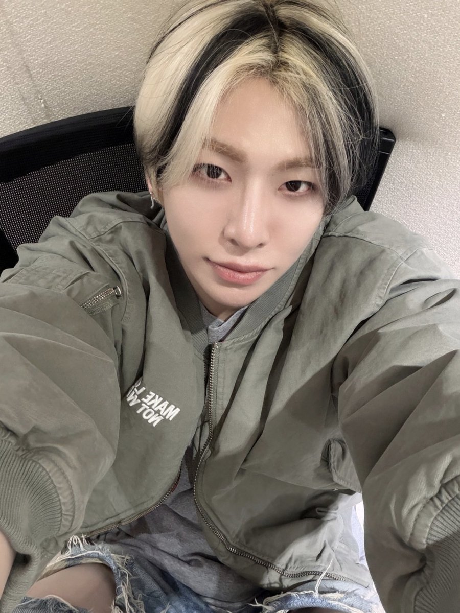 binyanghua's tweet photo. 난 제멋대로 나의 뜻대로~ ⊹ ࣪ ˖
#andearselcaday #andsd #ampersandone #브라이언@_AMPERSANDONE_ https://t.co/akm7M7xKuL