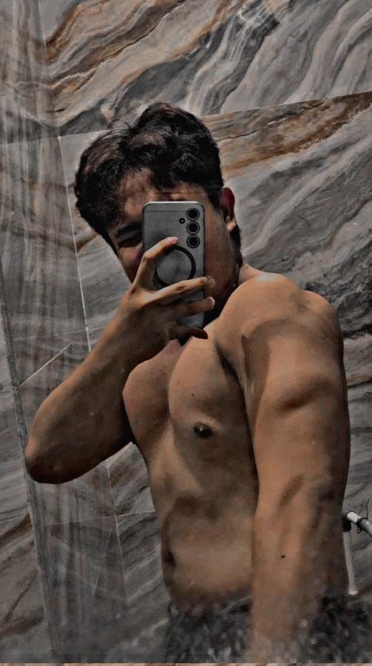GapuraKamu__'s tweet photo. Gym tudey chest sama tricepss, gaspoll🔥🔥🔥 https://t.co/fU0SzIXBZS