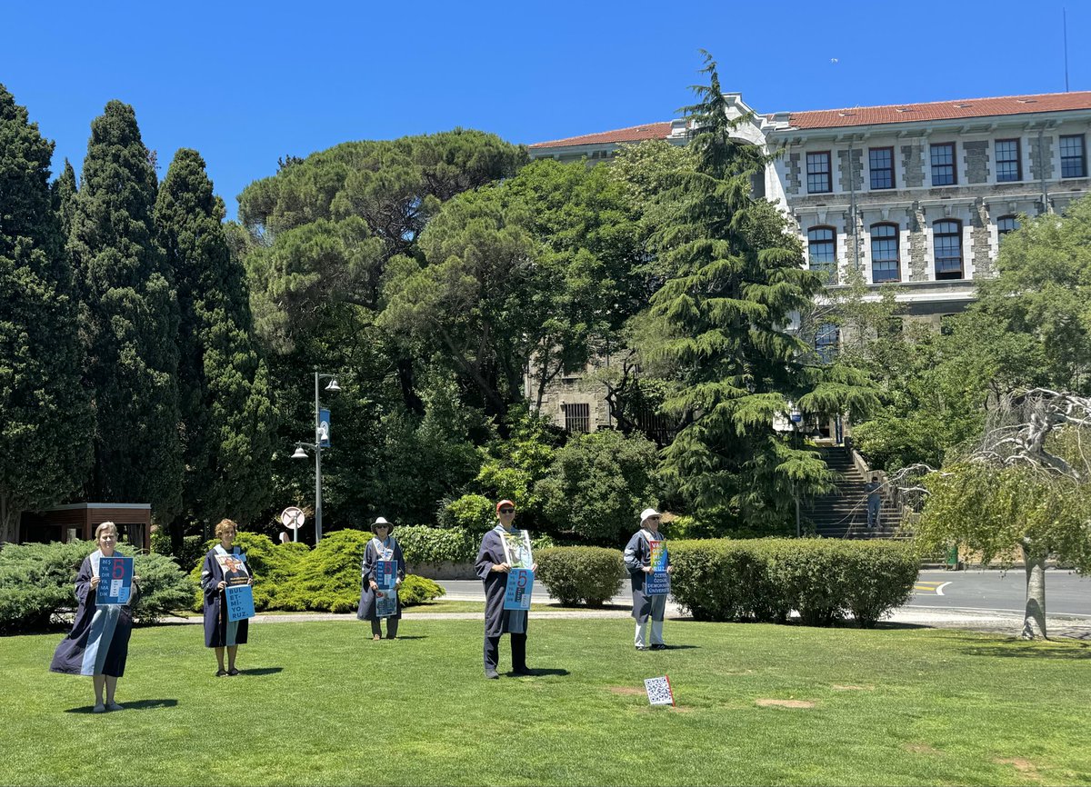 yunusunbabasi's tweet photo. 23 Haziran 2026 Boğaziçi Üniversitesi Akademisyenleri Nöbeti no. 1336. Direnişin 6. yılı/1997. günü @UniBogazici #KabulEtmiyoruzVazgeçmiyoruz
June 23, 2026 Bogazici University Faculty Vigil #1336/6th year/1997th day of the resistance @unibogazici_en #WeDoNotAcceptWeDoNotGiveUp https://t.co/9H2zpvMMkm