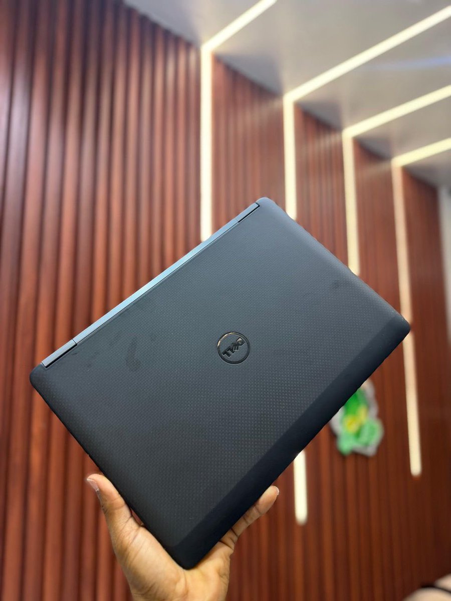 _nanadennison's tweet photo. *DELL LATITIDE 7270*
TOUCH SCREEN 
Intel®️ core i5
6th generation 
• Condition: 98% clean
• Screen size : 13 inches"
• Memory speed : 2400mhz 
• Ram :8 GB DDR4
• Hard drive : 256GB SSD
• ⁠keyboard light. 
• ⁠FINGERPRINT 
• ⁠TOUCH SCREEN 
• ⁠

Price 3,500  cedis https://t.co/1CzXZpvT07