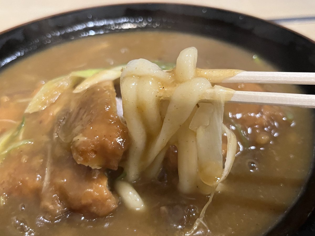 oinagoya's tweet photo. 中むら のカツカレーうどんを食べに、名古屋においでよ。
濃厚カレーが麺に絡む、熱々カレーうどんだよ。

地域に愛されたお店で、素敵な味覚に出会ってね～！ https://t.co/31a92ye4JA