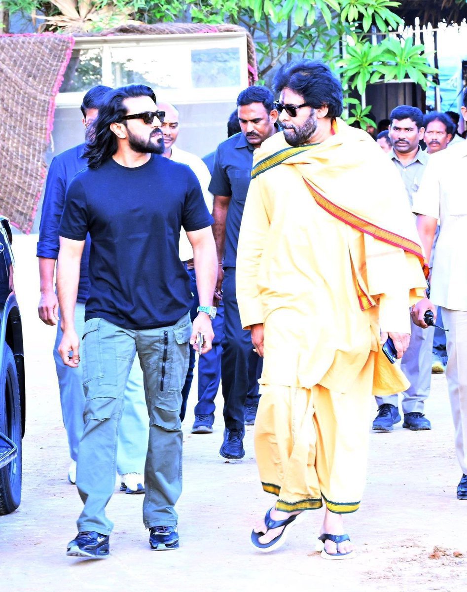 TrendPSPK's tweet photo. Mega Power Star @AlwaysRamCharan garu met Hon’ble Deputy Chief Minister Sri @PawanKalyan garu at the Janasena Party Central Office in Mangalagiri. https://t.co/SWAgBIaWeB