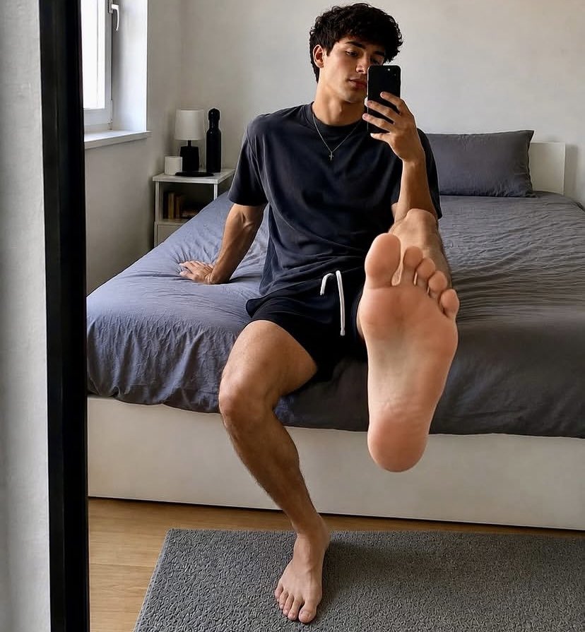 deviil987's tweet photo. Qué harías con estas patas de macho?🤤🤤 https://t.co/QYUf8GcVk8