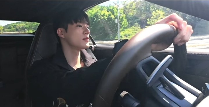bnggeopang's tweet photo. pov: a date with jeno in porsche https://t.co/i7KvBV8Z1n