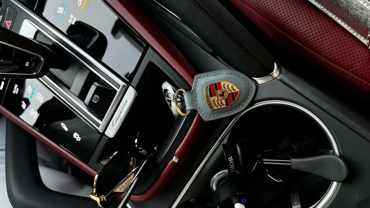 bnggeopang's tweet photo. pov: a date with jeno in porsche https://t.co/i7KvBV8Z1n