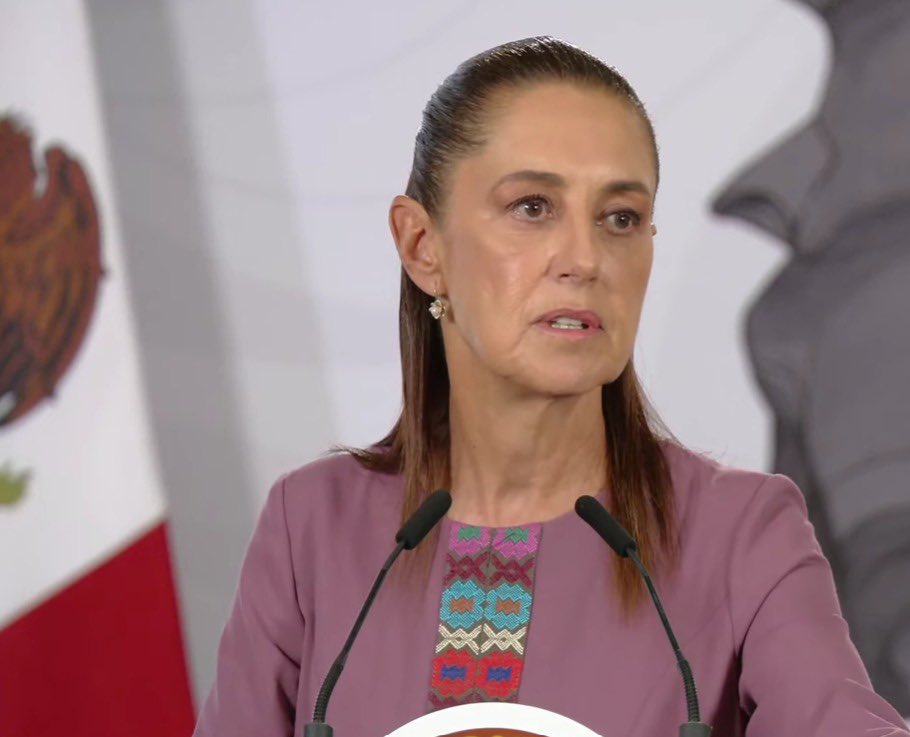 JesusRCuevas's tweet photo. "Es grotesco, la podredumbre a la que llegó @El_Universal_Mx sobre Monsiváis, de no creerse y luego todos los que lo repiten y se dicen periodistas, es una bajeza. Es calumnia pero además es utilizar la homofobia como forma de propaganda, es enfermizo": @Claudiashein https://t.co/kOPxvj6fX2
