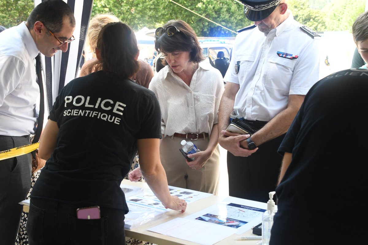 PoliceNat38's tweet photo. #JournéePortesOuvertes I De nombreux visiteurs sont venus rencontrer nos #Policiers ainsi que les #IDSR @Prefet38
🌞Merci aux agents pour les nombreuses animations proposées. https://t.co/SnNNLBqSvj