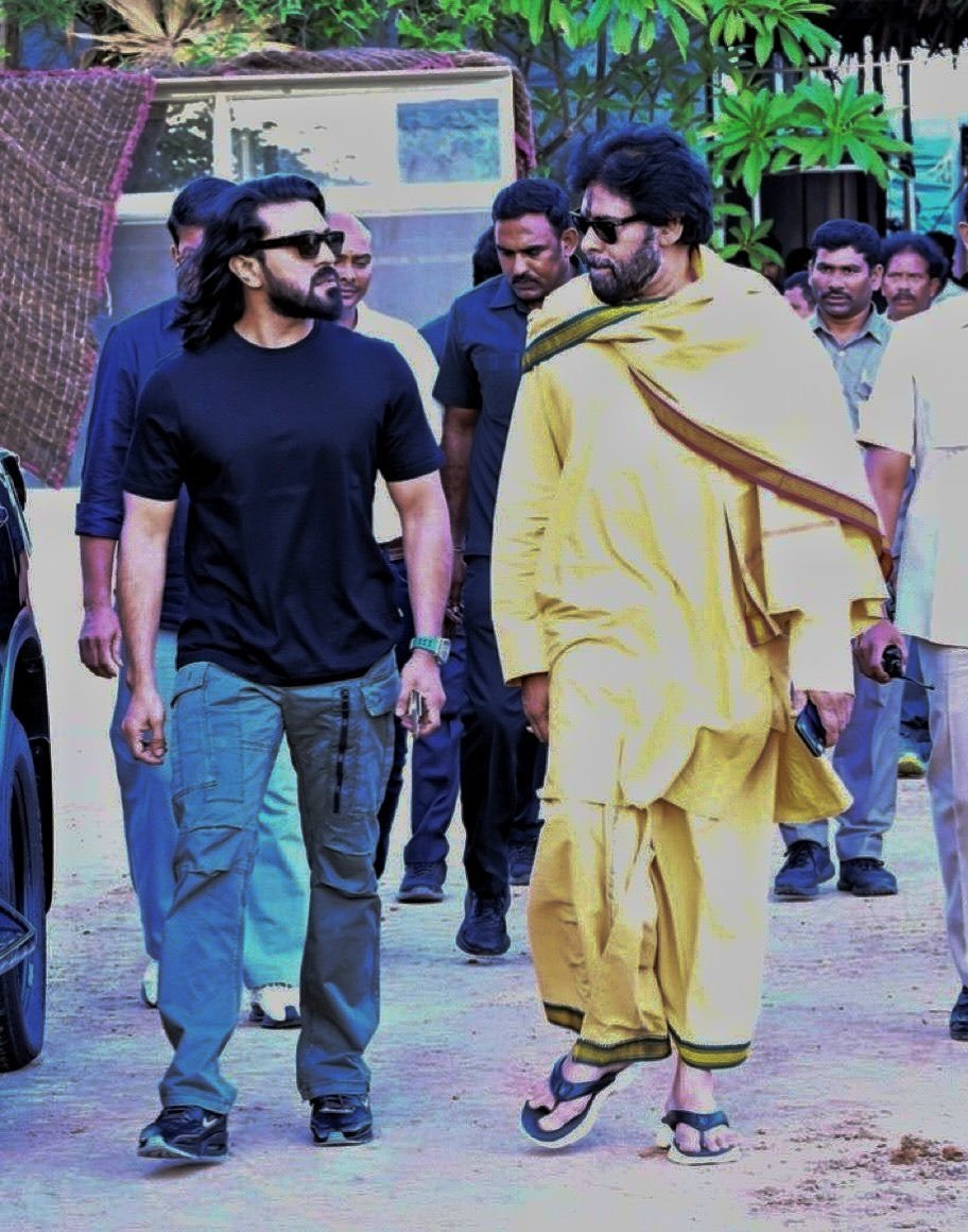 TweetRamCharan's tweet photo. Mega Star × Power Star 🔥🔥 https://t.co/Jq8SNyJVHt
