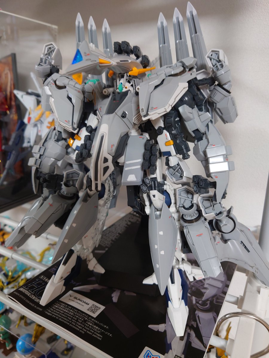 eiji5545's tweet photo. #ガンプラ
#アリュゼウス
丁寧ではないけど、部分的に塗装、墨入れ、デカール貼ってトップコートでとりあえず完成…デカいから時間かかったなぁ。しばらく楽しよう… https://t.co/8ZvlWLgkuY