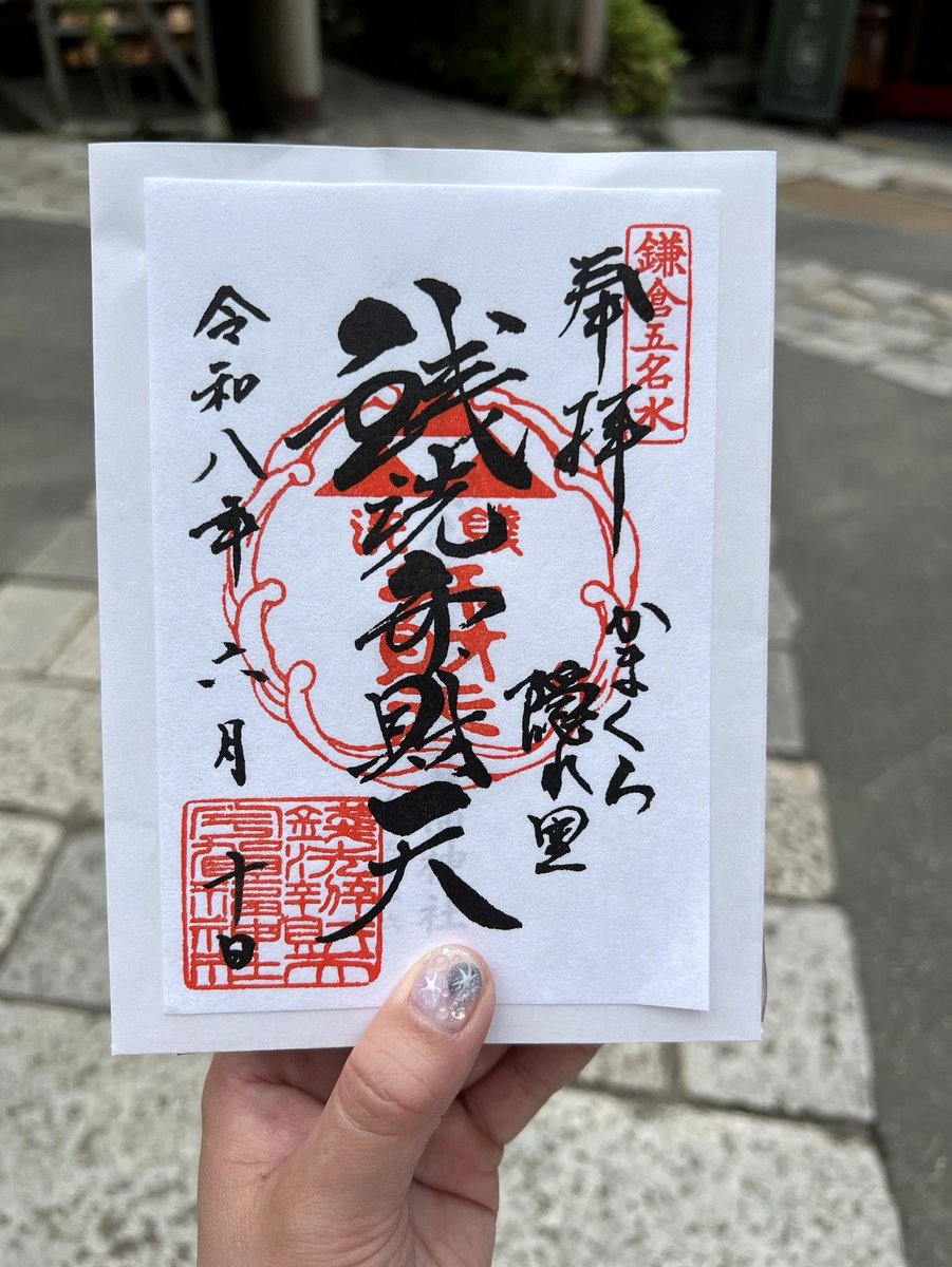 Kogarosumaru's tweet photo. 私がアニソンを聴くようになった時には8cmCDは一部特典で細々と残ってるくらいだったし、その辺の中古屋で見かける8cmCDは大体超大ヒットしたJ-popのやつなので、短冊型のCDジャケットとアニメ絵が脳内で結びつかなくてしばらくフリーズした https://t.co/Om9u7JMmNm