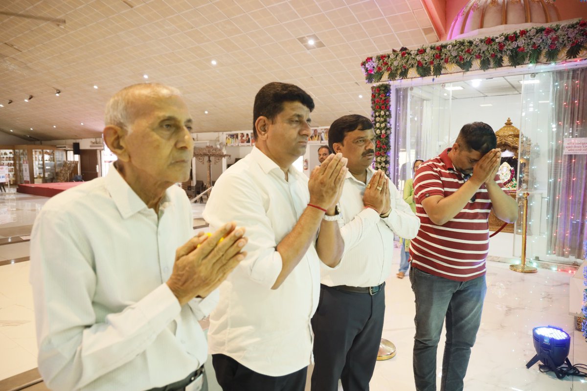 Manurabari22's tweet photo. આજે જાસપુર અમદાવાદ ખાતે વિશ્વઉમિયાધામ ના દર્શન કરવાનો લાવો મળ્યો  વિશ્વ ઉમિયા ફાઉન્ડેશન ના પ્રમુખ આર.પી.પટેલ સાહેબે મારુ સન્માન કર્યું એ બદલ પુરી ટિમ નો ખુબ ખુબ આભાર #vishavumiyafoundation  #vishvumiyadham  #manurabari #maumiya @vishvumiya https://t.co/SQHq0lxbEs