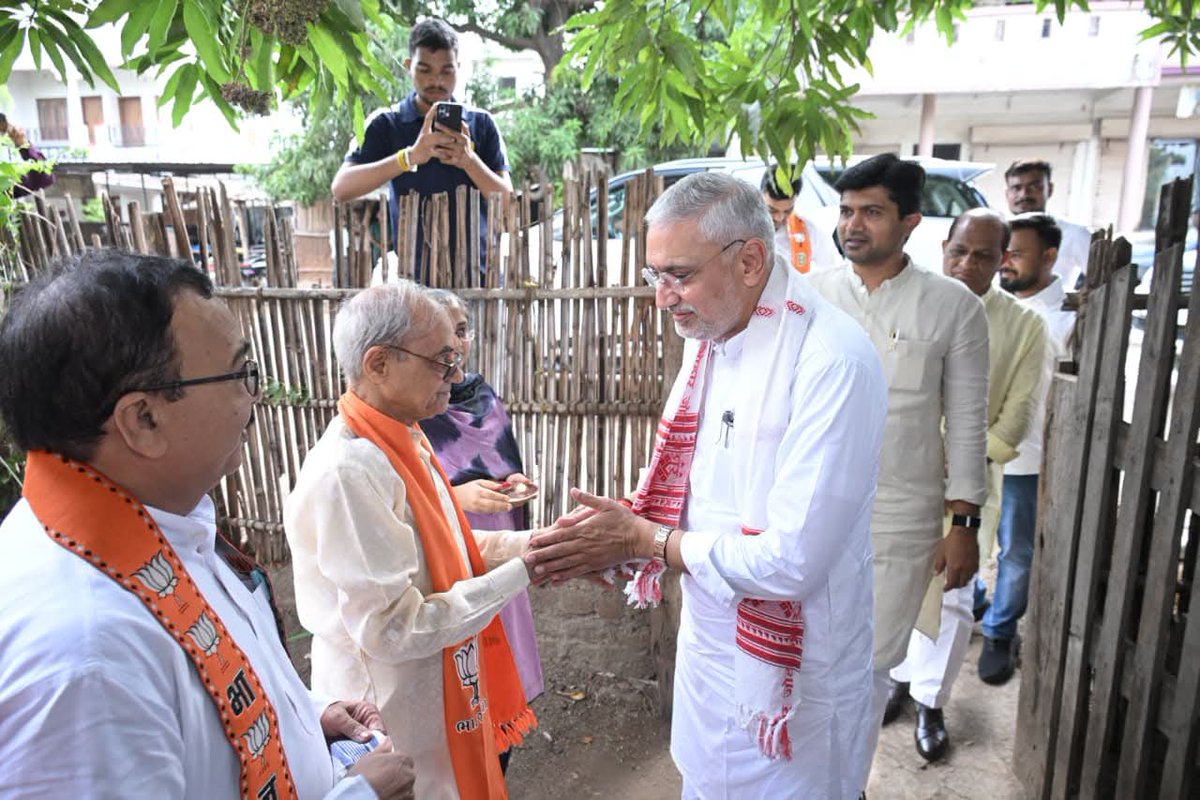 BJP4Karnavati's tweet photo. પ્રદેશ અધ્યક્ષ શ્રી @iJagdishBJP સાહેબે નર્મદા જિલ્લાના રાજપીપળા ખાતે જિલ્લાના પૂર્વ ઉપાધ્યક્ષ શ્રી રણજીતભાઈ ટેલરના નિવાસસ્થાને શુભેચ્છા મુલાકાત કરી અને પ્રખર રાષ્ટ્રવાદી વિચારક ડૉ. શ્યામા પ્રસાદ મુખર્જીને પુષ્પાંજલિ અર્પણ કરી. https://t.co/KPUw6NallV