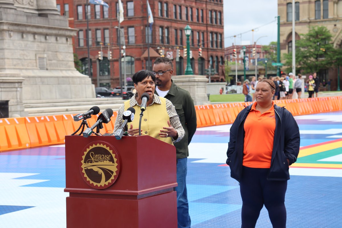 Syracuse1848's tweet photo. Skate in the Square is open! 

🕒 Hours:
Wed: 11 AM-2 PM, 6 PM-10 PM (Pride Night)  
Thu: 11 AM-2 PM, 5 PM-8 PM  
Fri/Sat: 11 AM-2 PM, 6 PM-10 PM  

Don't miss Pride Skate Night tonight &amp; Mayor's Night this Saturday! Huge thanks to our Parks &amp; Rec team and Skilled Trades team! https://t.co/7zibXf2pJ8