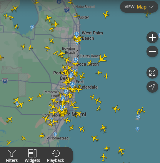 stev_jara's tweet photo. @infocomentario Pues hay un montón de aviones por Miami https://t.co/q6gWAUPZJj