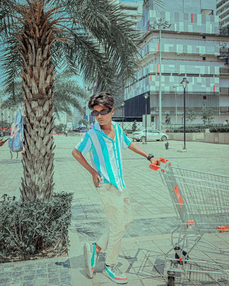 WislaBang's tweet photo. Rooted to the ground, but my vision reaches beyond the sky. 🚀✨”

📸/ @akkkiii___19 
🫟/ @thesahilbhurkeofficial 

 #builtdifferent 
#skyisthelimit https://t.co/nXoxyjmoMn