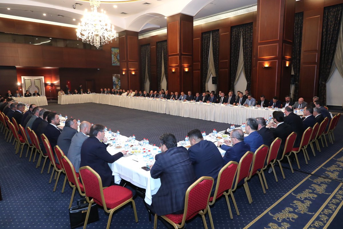 akpartirize's tweet photo. İl Başkanımız Yılmaz Katmer, Genel Başkan Yardımcımız ve Genel Merkez Teşkilat Başkanımız Ahmet Büyükgümüşün’ün başkanlığında gerçekleştirilen, Daraltılmış İl Başkanları Toplansına katılım sağladı. https://t.co/mdulXttHXw