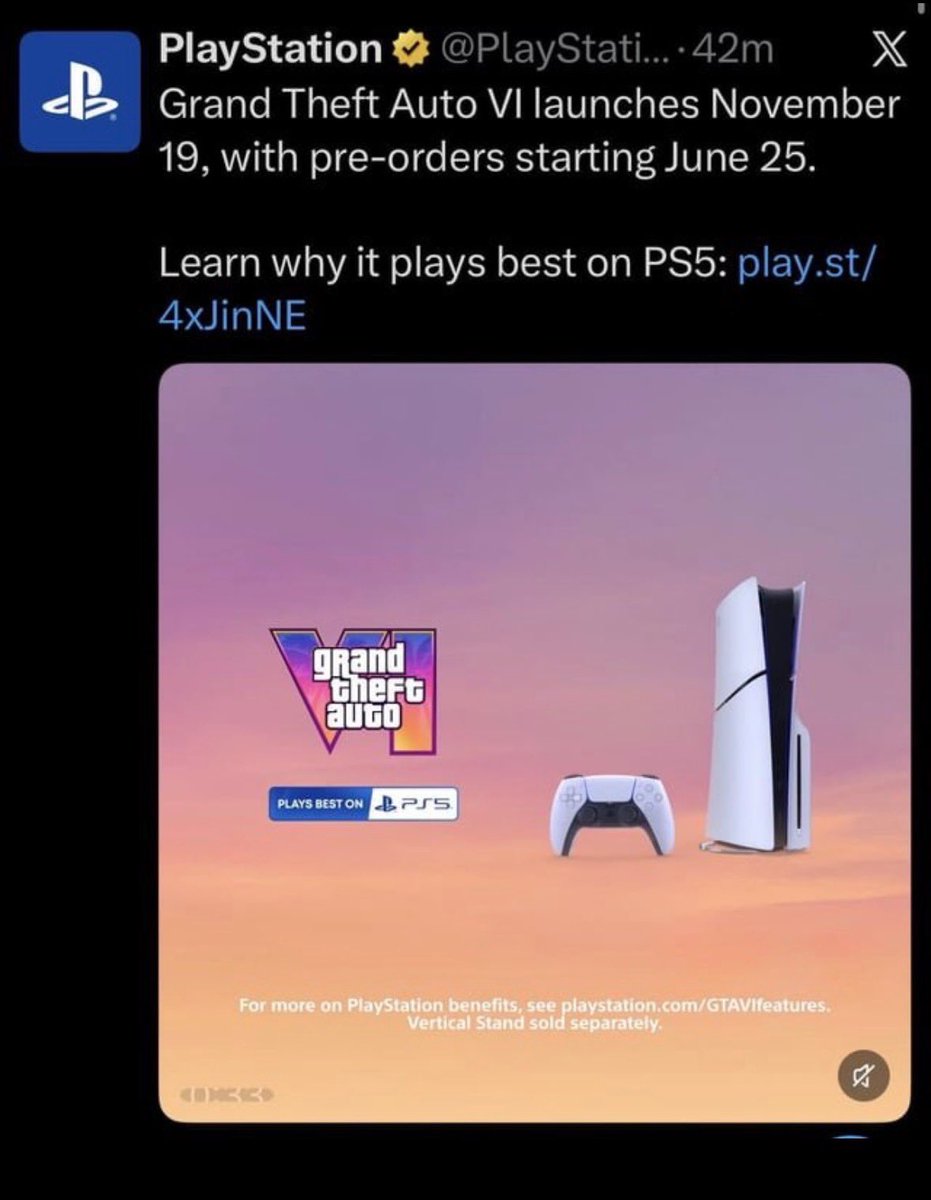 SoyAlexWhite's tweet photo. PlayStation borró todas las publicaciones de que GTA 6 "se juega mejor en PS5" para actualizar la foto con el logo más reciente del juego y para poner una PS5 SIN lector de discos.
Muy, muy curioso 😂 https://t.co/jqzlGXhlgn