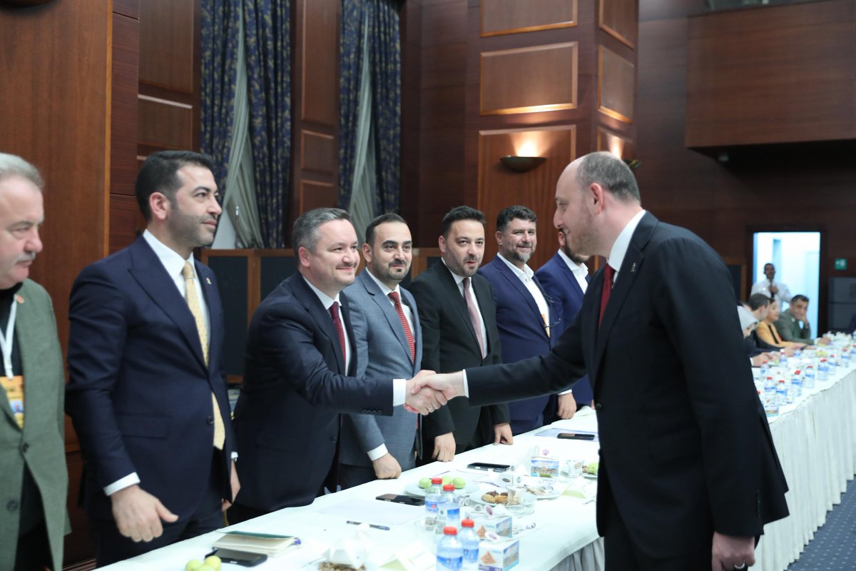 ozdemirsamet's tweet photo. AK Parti Genel Merkez Teşkilat Başkanımız Sayın @abuyukgumus’ün başkanlığında İl Başkanları İstişare ve Değerlendirme Toplantımızı gerçekleştirdik.

Toplantımızın AK Partimize ve ülkemize hayırlı olmasını diliyorum. https://t.co/0NX8Q1lhvA