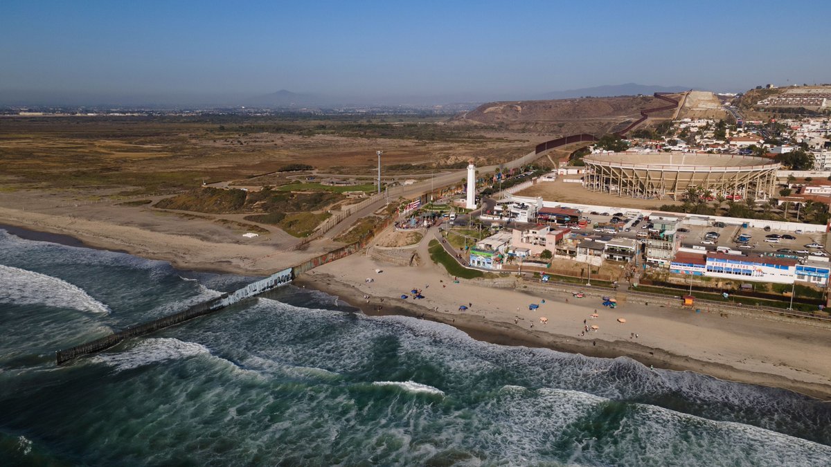 jose_ma30's tweet photo. Un túnel entre Tijuana y San Diego como punto de partida para reflexionar sobre la frontera, la seguridad y los desafíos compartidos entre ambos países. 

Mi colaboración más reciente para el blog de Seguridad de @nexosmexico: 

https://t.co/nOYEiXYUzi https://t.co/JPmgonTaVf