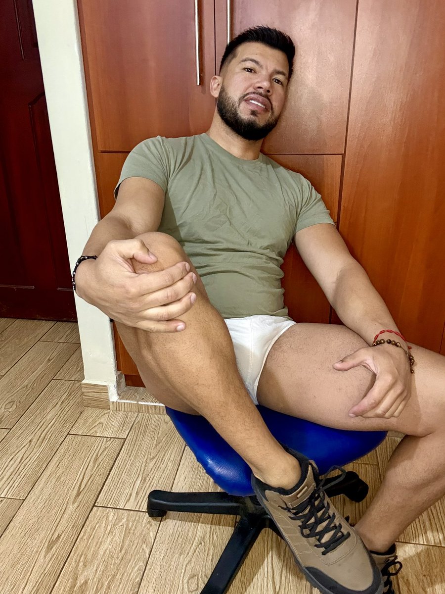 FernandoHD_Uio's tweet photo. Nada mejor que estar relajado en casa 🙂 https://t.co/1N06Uy39KL