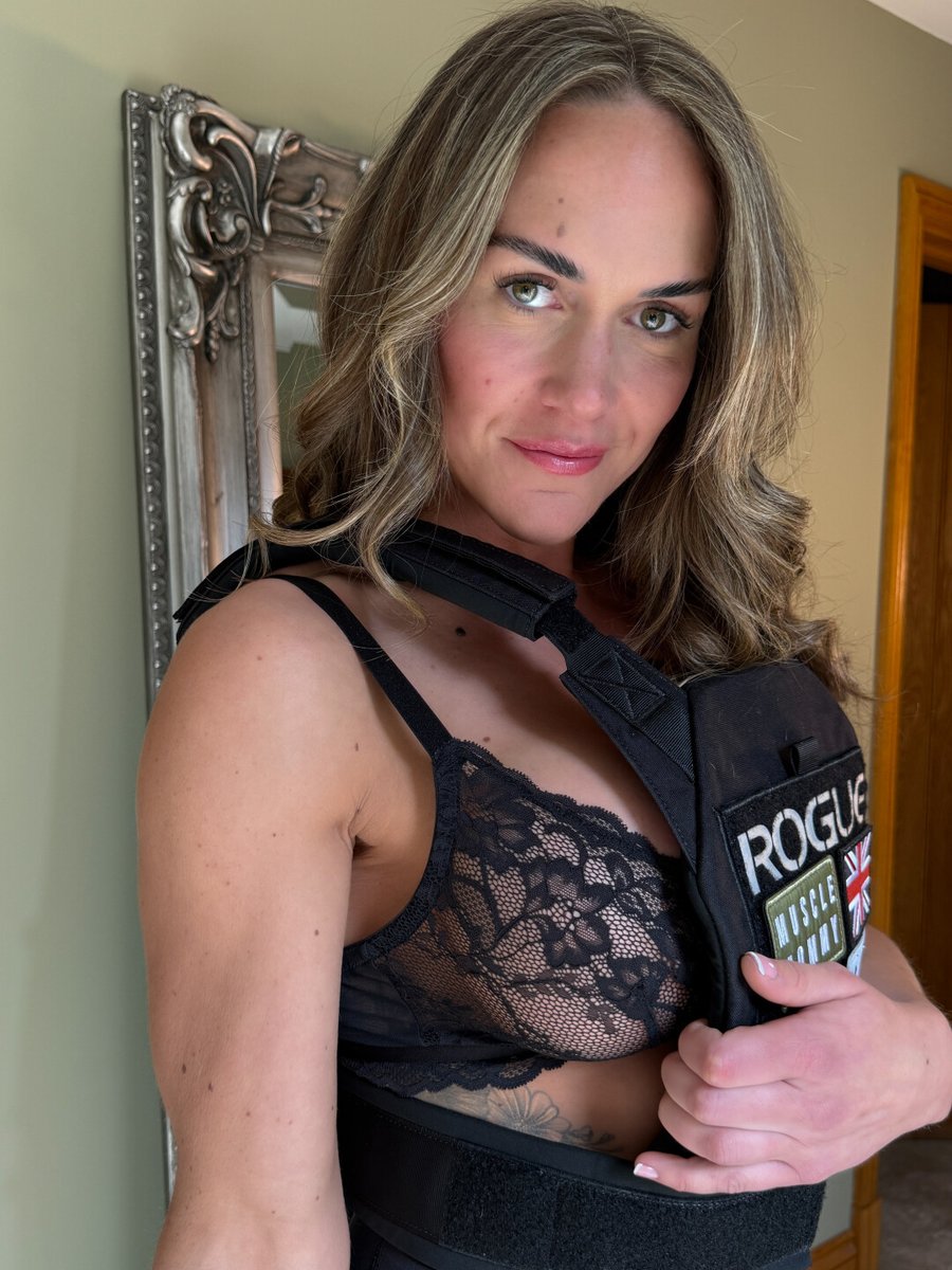 bethanybrookff's tweet photo. isnt my new lingerie sexy?? https://t.co/baheZLYvKW