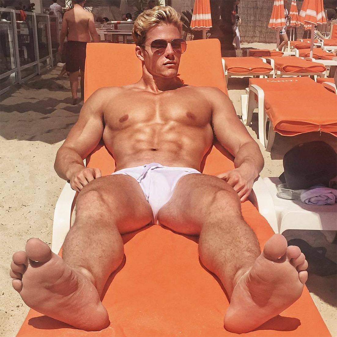 Assistant2Cade's tweet photo. "Get to work betas. Get me a drink stat. One of you should be fanning me, and two of you should be down in the sand massaging each foot." 

"The stable back at home better bring in over $10k for me today"

#alpha #alphamuscle https://t.co/AtmxPWQfgL